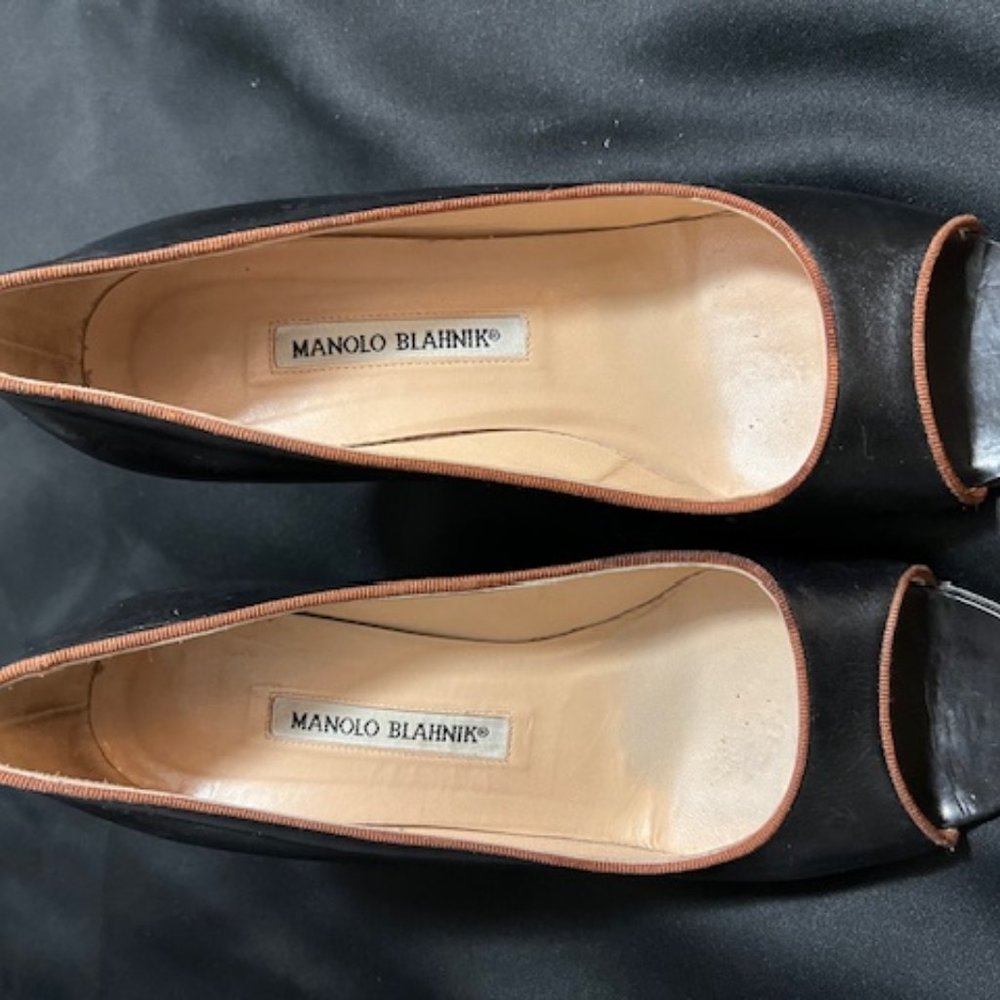 Authentic Manolo Blahnik "Canazza" Peep Toe Pumps - size 39 (8-8.5)